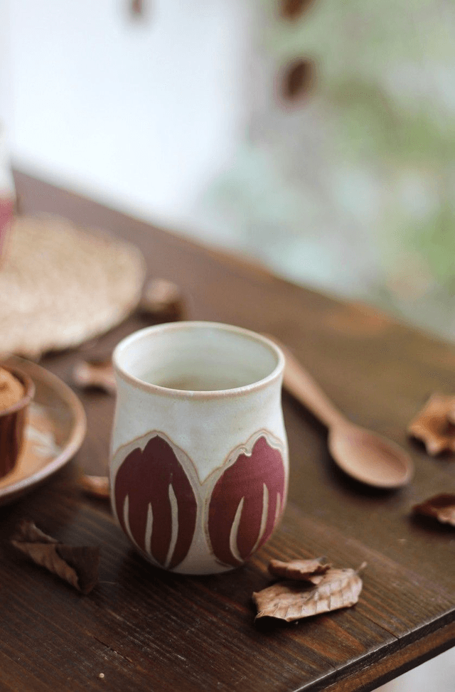 Tasse blanche 15cl "Tulipe rouge" sans anse