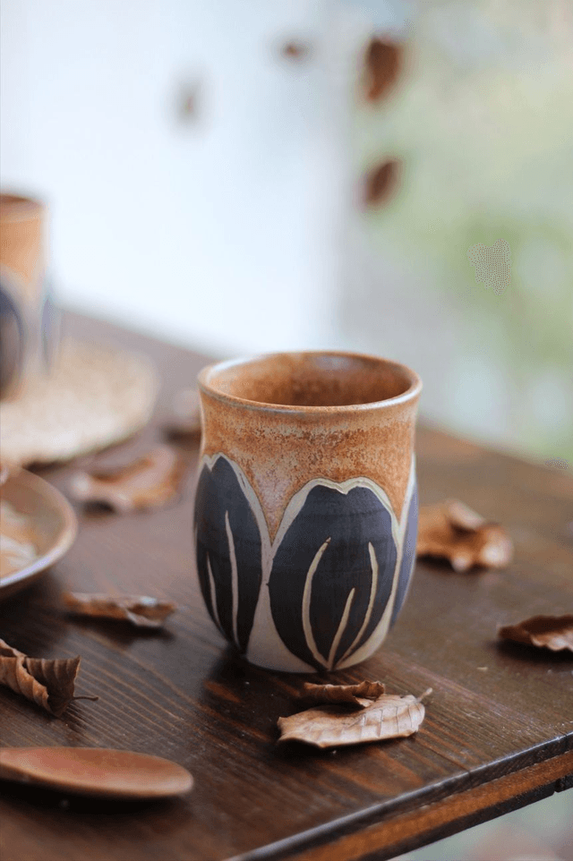 Tasse 20cl &quot;tulipe noire&quot; sans anse